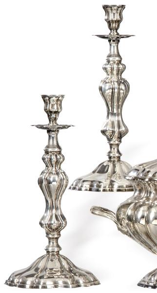 Pareja de candeleros de plata española punzonada 1ª Ley de Montejo.