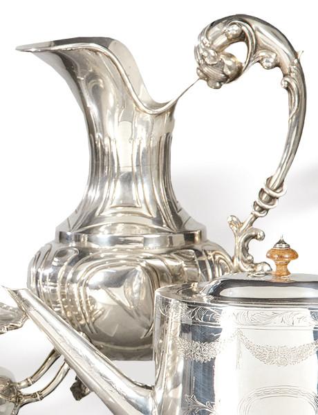 Jarra de plata española con patas de plata española punzonada 1ª Ley de Cortabarría y Cia.