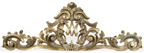 Fragmento de retablo de madera tallada con restos de dorado, España S. XVII.