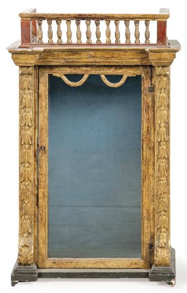 Hornacina neoclásica de madera tallada y dorada, España último tercio S. XVIII.