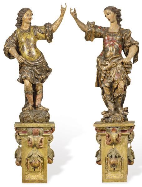  Pareja de ángeles posiblemente coloniales de madera tallada y policromada, S. XVII.