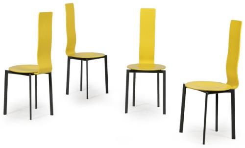  Conjunto de 4 sillas siguiendo modelos italianos de A. Castiglioni y G. Cattelan en madera lacada en amarillo, de asiento ovalado con respaldo serpentino. Años 80.