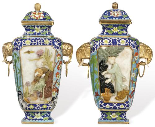 Pareja de jarrones cloisonné y piedra dura