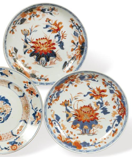 Pareja de platos hondos de porcelana de Compañía de Indias, tipo Imari, Dinastía Qing, época de Qianlong (1736-95)
