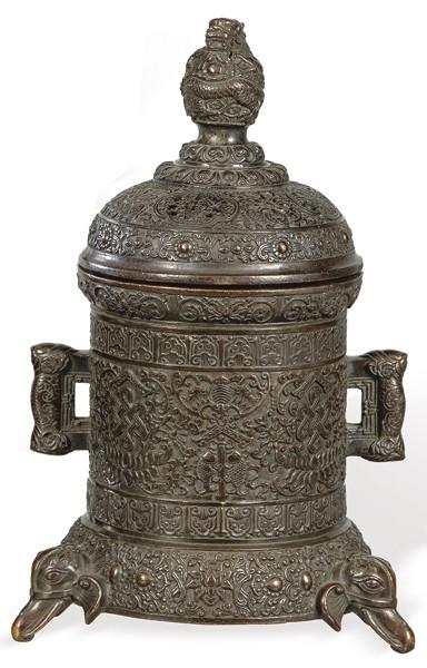 Incensario chino en metal calado y patinado, Dinastía Qing ff. S. XIX.