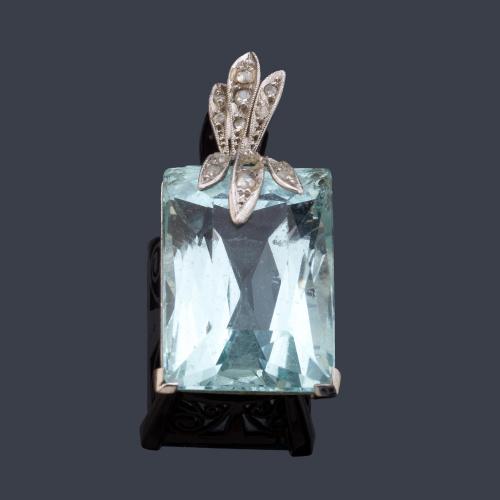 Colgante aguamarina con diamantes