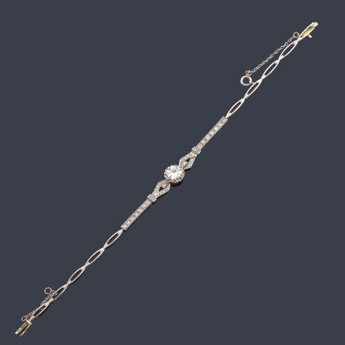 Pulsera de pedida con diamante talla transición de aprox. 0,80 ct en garra ilusión, en montura de oro blanco de 18K.