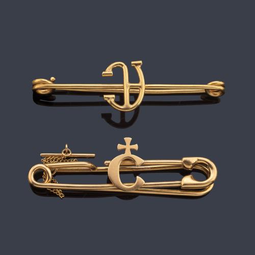 Pareja de alfileres en oro amarillo de 18K.