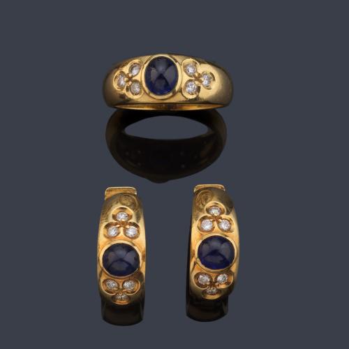Pendientes tipo criolla y anillo con zafiro talla cabujón y brillantes salpicados.