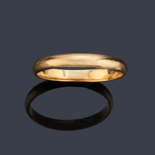 Alianza en montura de oro amarillo de 18K.