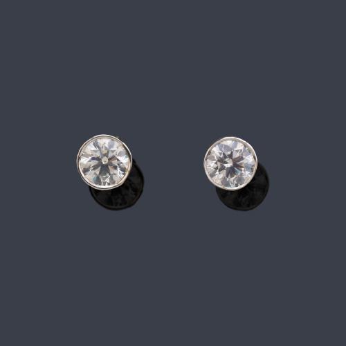 Dormilonas con pareja de brillantes de aprox. 0,50 ct cada uno.