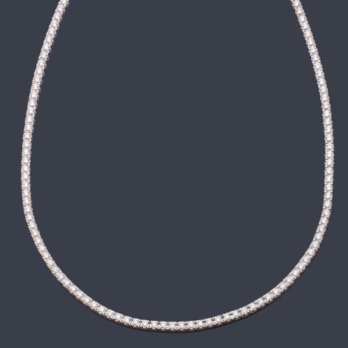Collar rivière con brillantes de aprox. 5,41 ct en total. Reporte HRD.