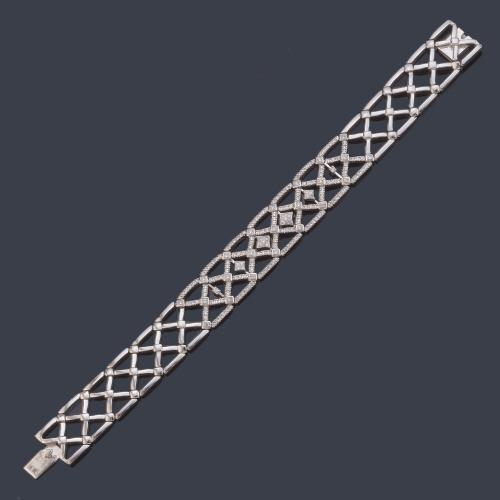 Pulsera con diseño de greca con brillantes de aprox. 1,70 ct en total.