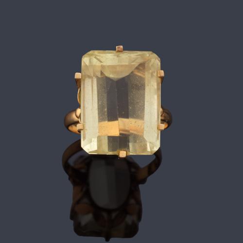 Anillos con cuarzo citrino en montura de oro amarillo de 18K. Años '70.