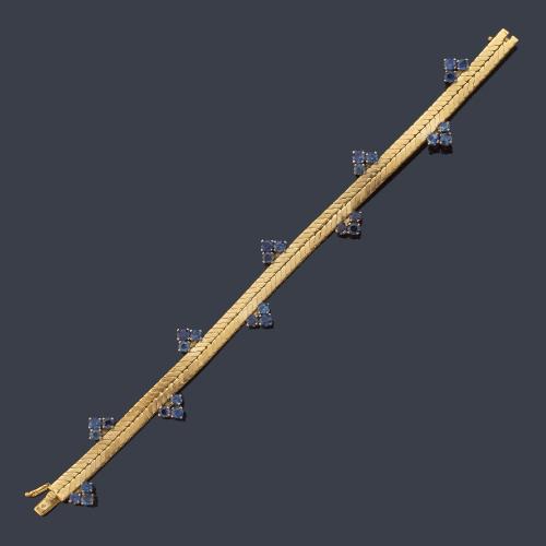  Pulsera retro con diseño de espiga y motivos en forma de trébol realizado con zafiros talla redonda. Años '40.