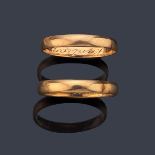 Dos alianzas de oro amarillo de 18K.