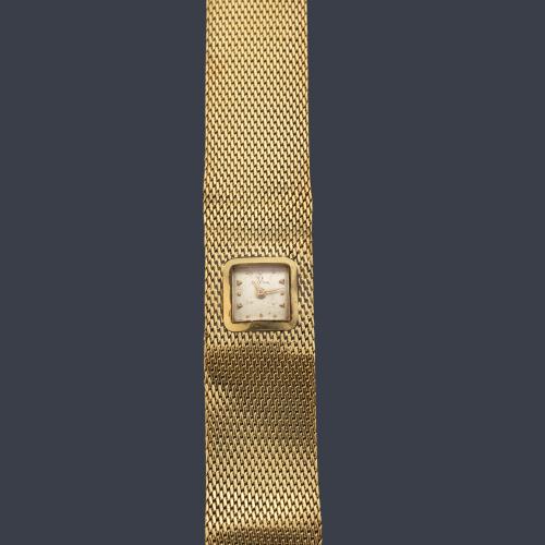 OMEGA de señora con caja y brazalete en oro amarillo de 18 K.