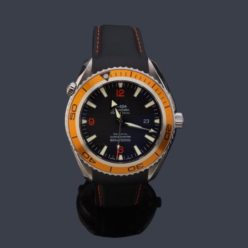 OMEGA Seamaster Planet Ocean de caballero con caja en acero.