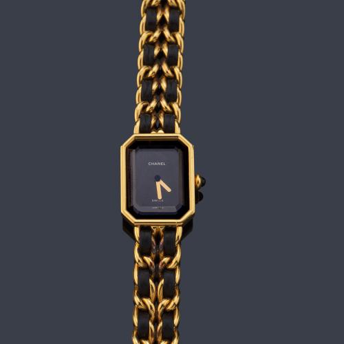 CHANEL Première de señora con caja y brazalete chapado en oro y cuero.