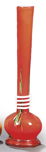Jarrón de cristal de Murano de cuello largo en naranja con manchas verdes y aplicación de anillos blancos en el cuello.