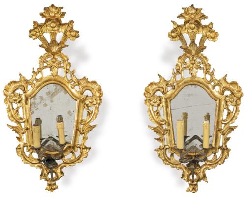 Pareja de cornucopias Luis XV en madera de pino tallada