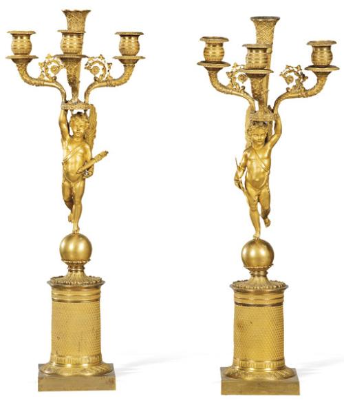 Pareja de candelabros época Napoleon III de bronce dorado, Francia S. h. 1860.