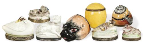 Colección de ocho bomboneras del siglo XVIII.