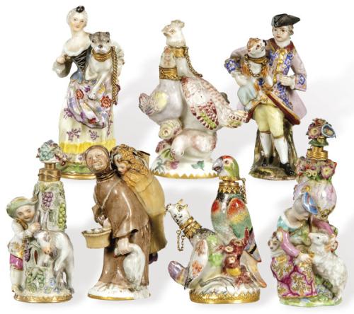 Colección de siete perfumadores de porcelana del siglo XVIII, 6 de la manufactura de Chelsea, Inglaterra (1745-1784) y uno de Meissen, Alemania