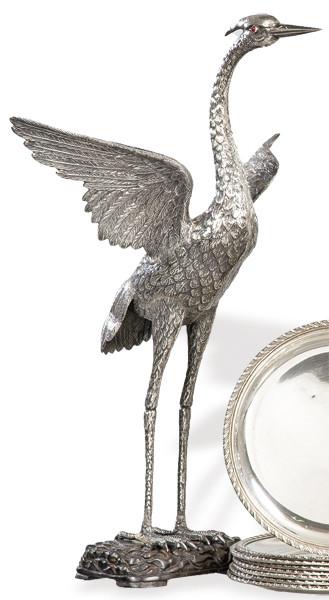 Garza con las alas abiertas de plata española punzonada 1ª Ley.