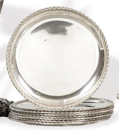 Juego de ocho platos de pan de plata española punzonada 1ª Ley de Pasgorcy.