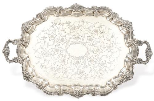 Bandeja oval de dos asas de plata española punzonada 1ª Ley de Matilde Espuñes.
