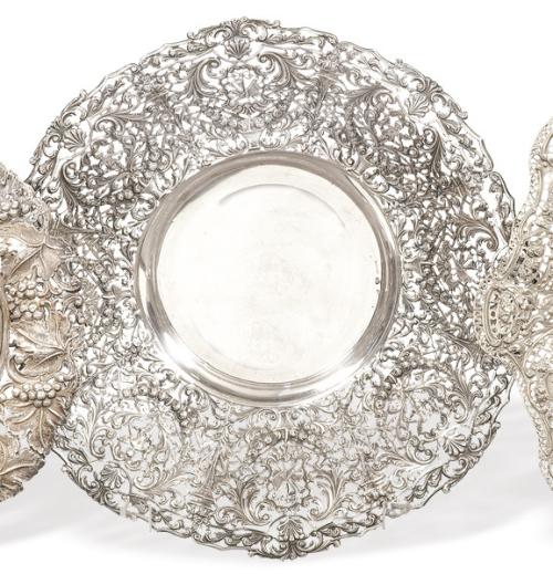 Gran centro de mesa de plata española punzonada 1ª Ley de Dionisio García, con marca comercial de La Barta.