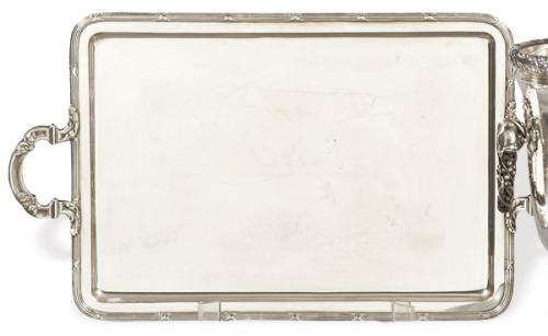 Bandeja rectangular de dos asas de plata española punzonada Ley 916 con marca comercial de La Habanera pp. S. XX.