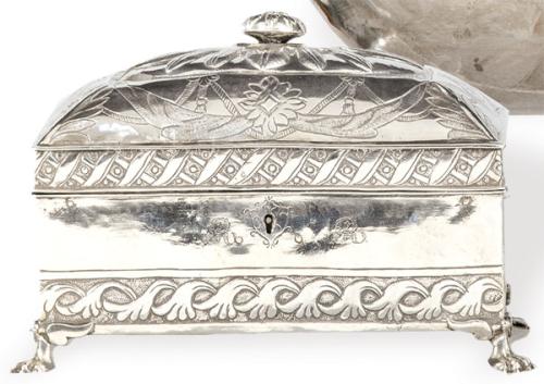 Cofre de plata sin punzonar posiblemente sudamericana.