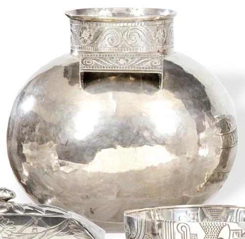 Jarro esférico de dos asas de plata peruana punzonada Ley Sterling de Wilsch