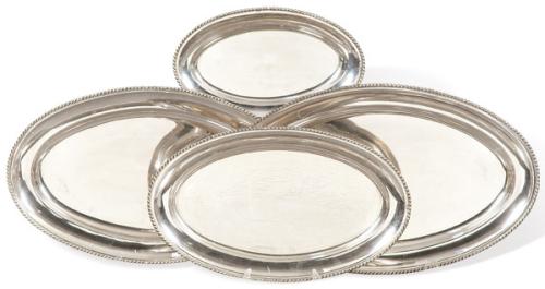 Juego de cuatro fuentes ovaladas de servir de plata española punzonada 1ª Ley de Montejo con marca comercial de la Joyería Agruña.