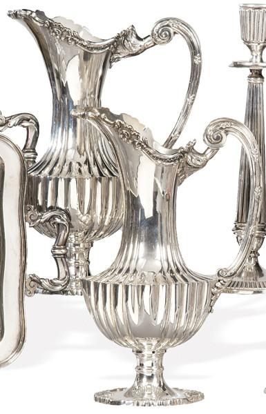 Pareja de jarras de plata española punzonada 1ª Ley de Espuñes.