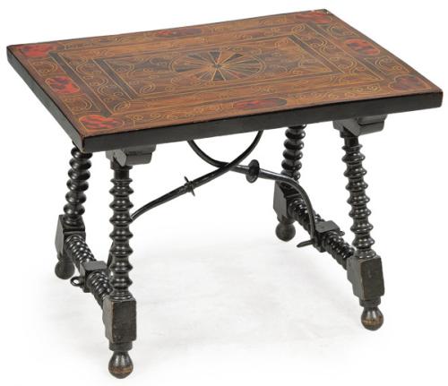 Bufete estilo Carlos II con tapa en madera de palosanto, con decoración embutida de motivos vegetales en boj y placas de carey