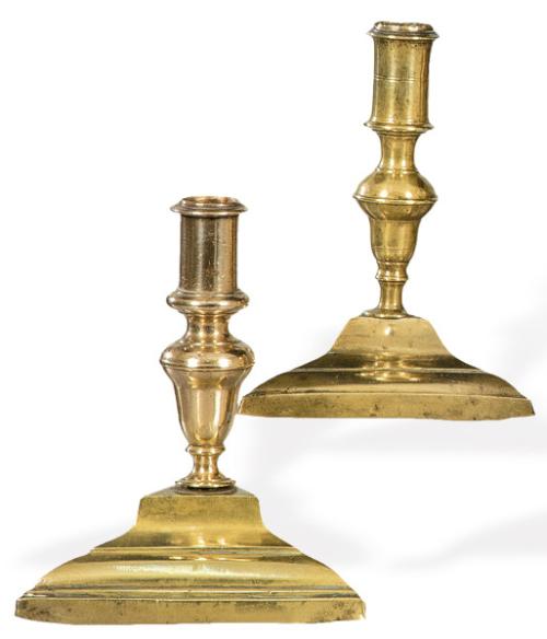 Dos candeleros de bronce dorado, España S. XVII.