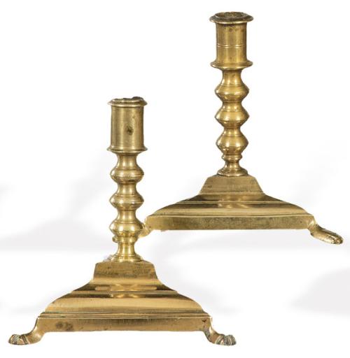 Dos candeleros de bronce dorado, España S. XVII.