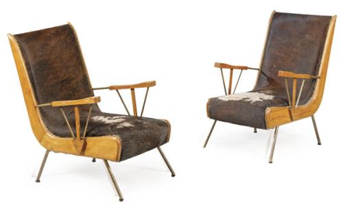 Pareja de butacas con estructura latón tubular y madera maciza.