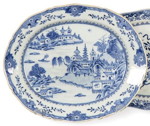  Fuente oval de porcelana de Compañía de Indias azul y blanco, Dinastía Qing, época de Qianlong (1736-95)
