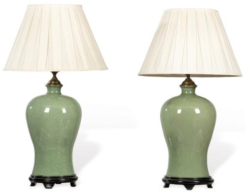 Pareja de lámparas de mesa realizadas con meiping de porcelana china con vidriado celadón craquelado, Dinastía Qing ff. S. XIX.