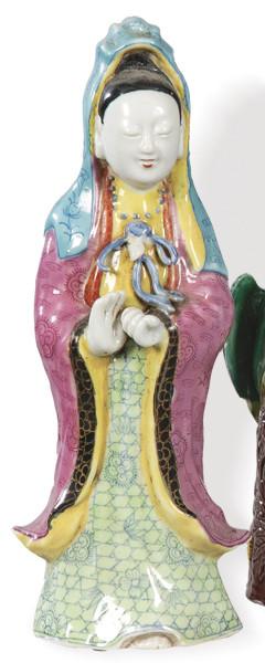 "Mujer" en porcelana china con esmaltes polícromos, Dinastïa Qing S. XIX.