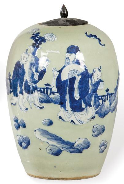 Tibor de porcelana china con vidriado celadón y decoración azul y blanco, Dinastía Qing S. XIX.