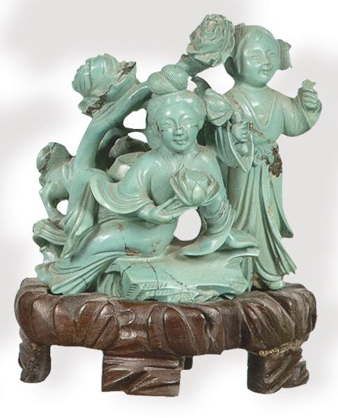 Dos figuras de turquesa tallada