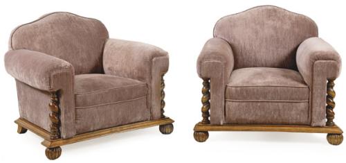 Pareja de sillones con estructura de madera de haya teñida, con tapicería de tela.