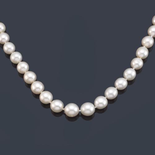 Collar con hilo de perlas australianas de aprox. 11,35 mm - 15,18 mm con cierre en oro blanco de 18K.