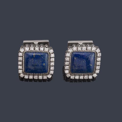 Gemelos con pareja de piezas de lapislázuli con orla de brillantes de aprox. 1,00 ct en total. Años '70.