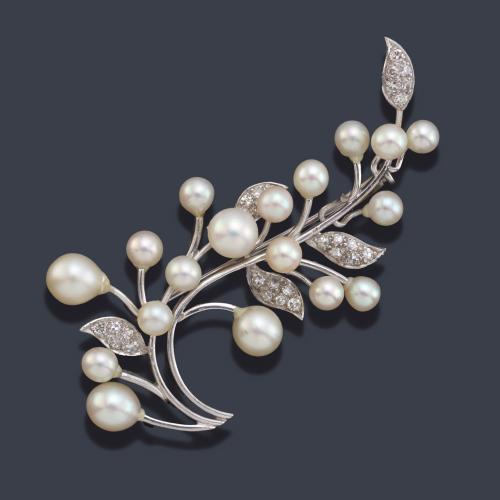 Broche con diseño de rama con perlas y diamantes talla 8/8.